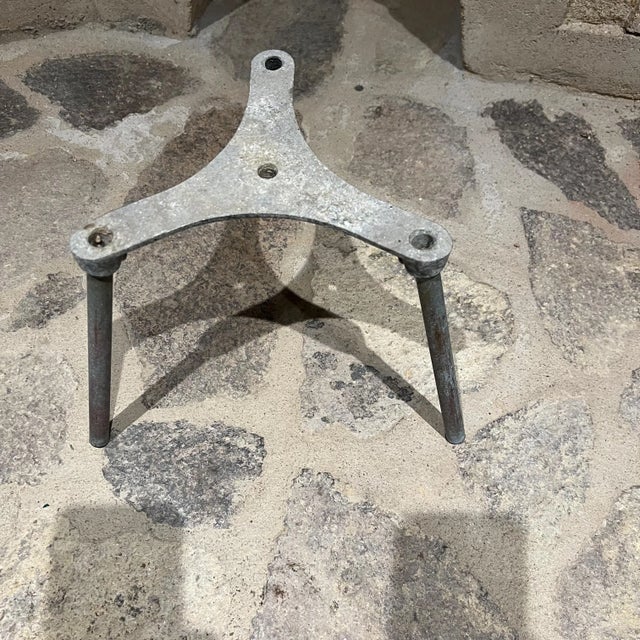 1950s Mid-Century Modern Tripod Planter Pedestal Stand in Patinated Aluminum For Sale - Image 9 of 9