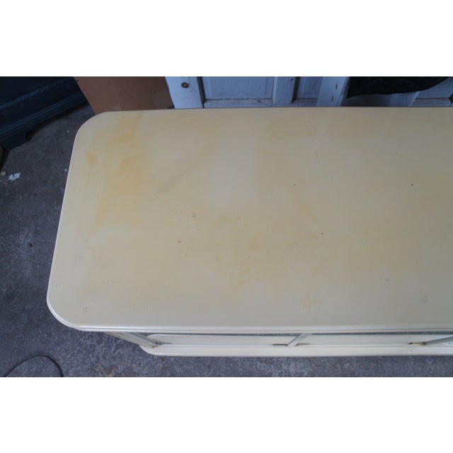 Mid 20th Century Hollywood Regency Off White Illuminated Display Cabinet Console Showcase Curio For Sale - Image 9 of 13