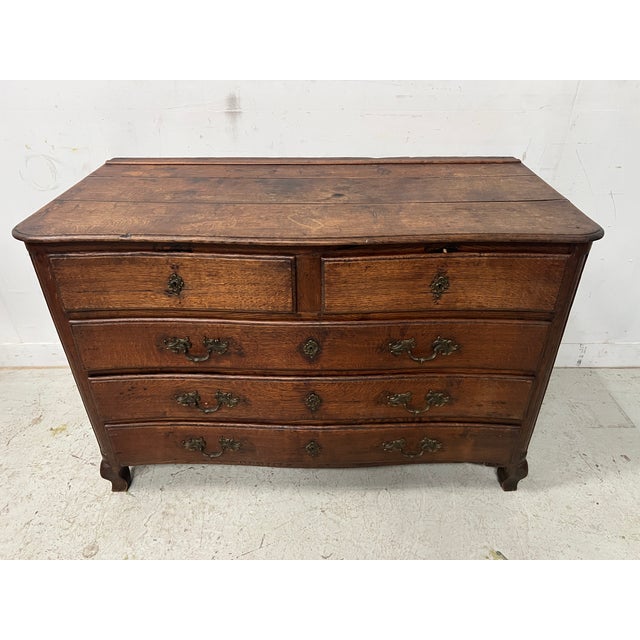 Louis XV Style Chest of Drawers in Oak, 1700s For Sale - Image 5 of 17