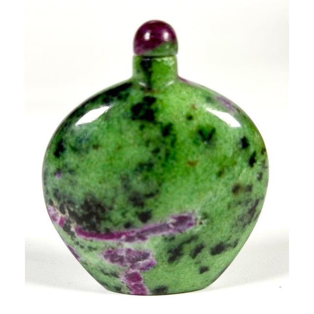 Mid-Century Modern Natural Ruby Zoisite Snuff Bottle Crystal Carving Heart Chakra Anyolite-Flask For Sale - Image 3 of 4