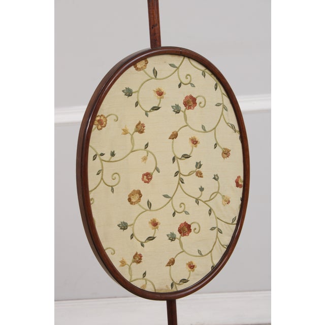 18th Century Antique 18th C. Mahogany Firescreen W. Crewelwork For Sale - Image 5 of 16