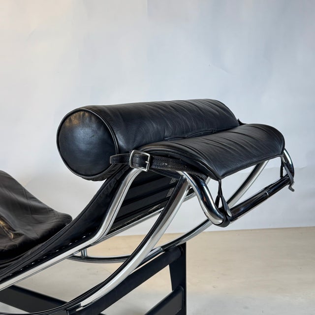 Black Late 20th Century Lc4 Lounge Chair by Le Corbusier and Charlotte Perriand for Cassina For Sale - Image 8 of 9