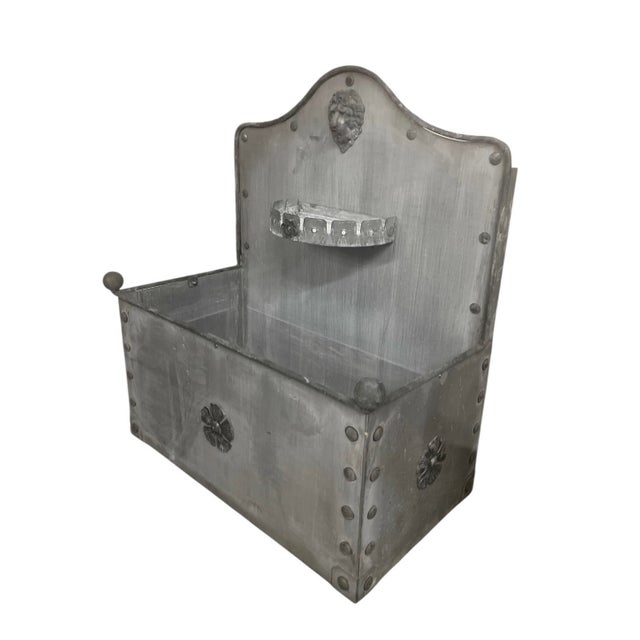 2020s English Steel Lion Head Water Feature / Fountain For Sale - Image 5 of 9