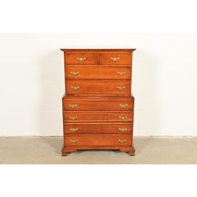 A gorgeous Georgian or Chippendale style eight-drawer highboy dresser or chest of drawers By L. & J. G. Stickley USA, 1957...