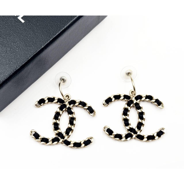 Contemporary Chanel Gold CC Chain Black Ribbon XL Hoop Earrings, A Pair For Sale - Image 3 of 6