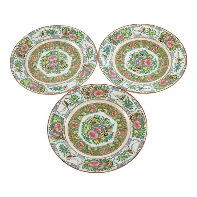 Early 20th Century Chinese Porcelain Plates - Set of 3 For Sale