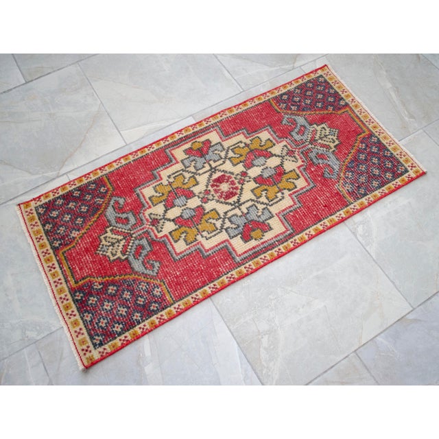 1970s 1970s Hand Knotted Small Turkish Mat Rug 1'7" X 3'3" For Sale - Image 5 of 8