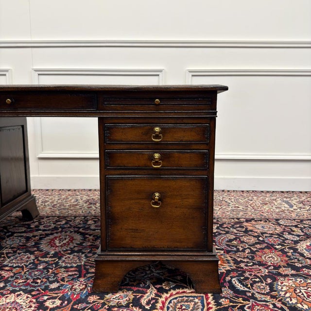Classic English Chesterfield Desk in Green Leather by RAC For Sale - Image 11 of 18