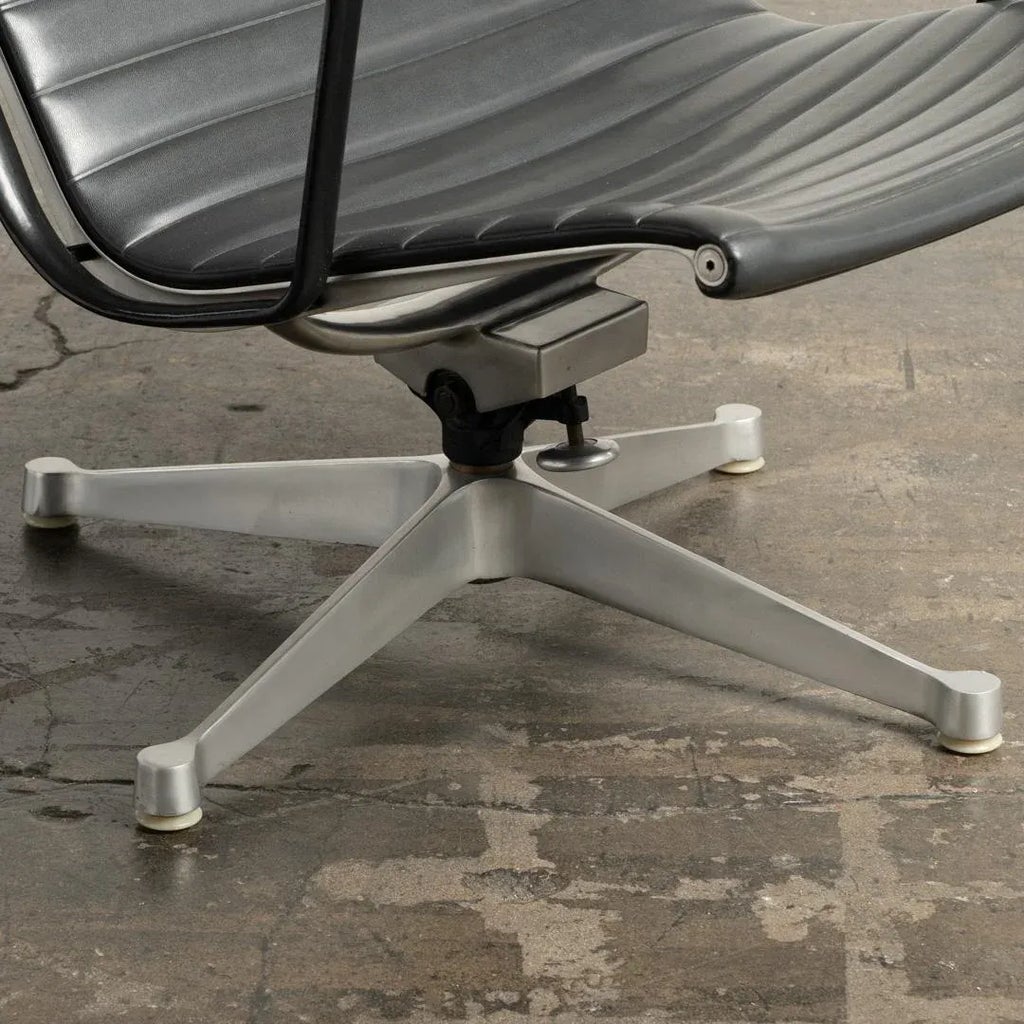 1959-eames-herman-miller-1st-