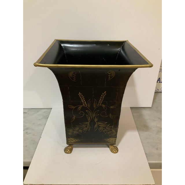 1980s Hand‑Painted Black & Gold Chinoiserie Metal Cachepot / Wastebasket With Brass Paw Feet - Palm Beach Chic, Grandmillennial & Traditional . For Sale In New Orleans - Image 6 of 9