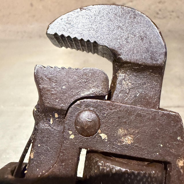 Vintage Stillson-Pattern Adjustable Pipe Wrench Classic Wooden Handle For Sale - Image 9 of 17