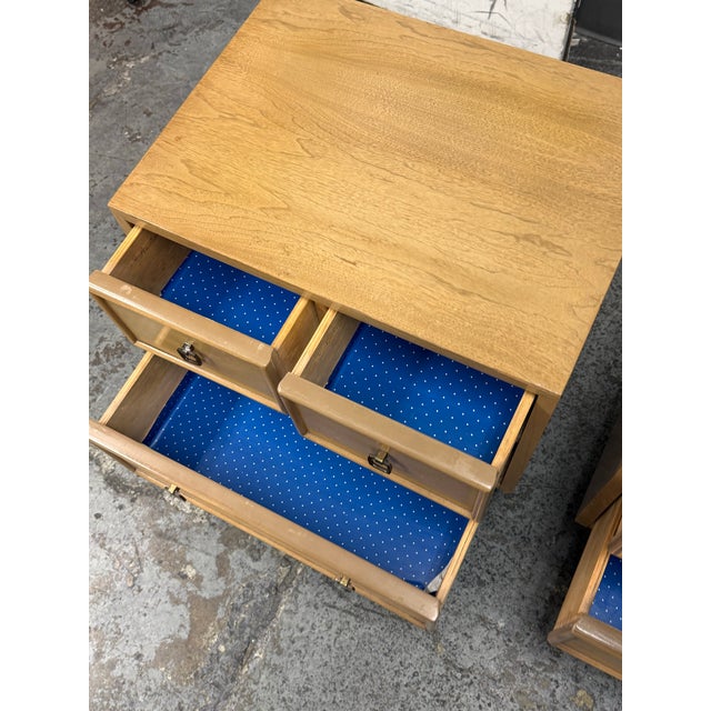 Tan Mid 20th Century American of Martinsville Blonde Walnut Nightstands, Pair For Sale - Image 8 of 12