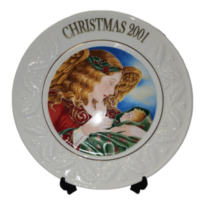 Belleek Ireland 2001 Christmas Collectors Plate - Angel of Love