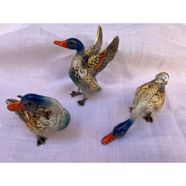 Tris of vintage hand-decorated decorative table ducks Intact and in perfect condition