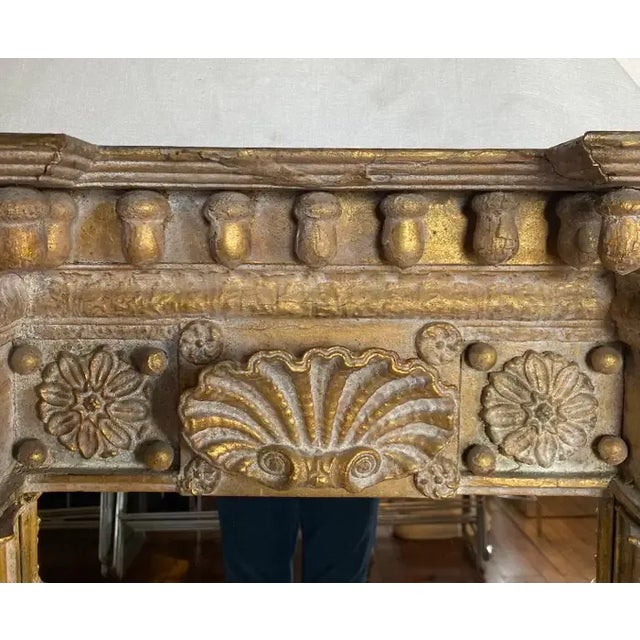 Early 19th Century American Classical Gilt Pier Mirror With Acorn, Shell, and Medallion Carvings For Sale - Image 5 of 12