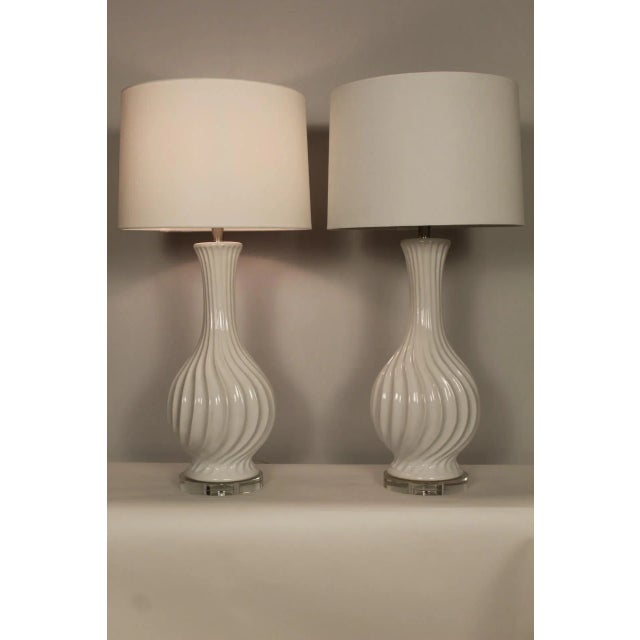 Dorothy Thorpe Mid 20th Century Dorothy Draper Style Ceramic Lamps - a Pair For Sale - Image 4 of 12