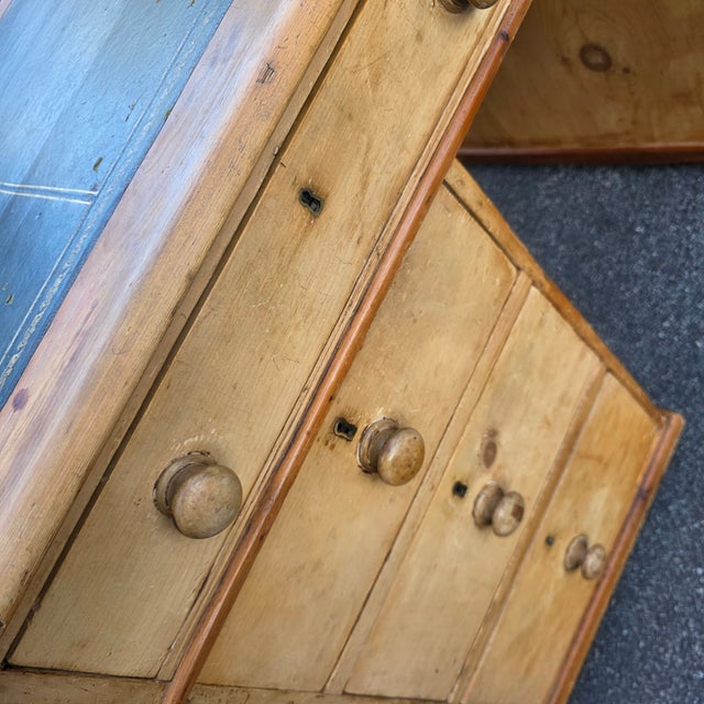 English Mid-Victorian Country House Pine Pedestal Desk With Original Gilt-Tooled Green Leather Top, Circa 1840–1860 For Sale In Washington DC - Image 6 of 12