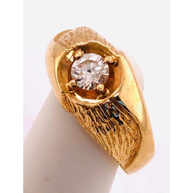 14 Karat Yellow Etched Gold Fashion Ring With Solitaire Round Diamond For Sale - Image 12 of 12