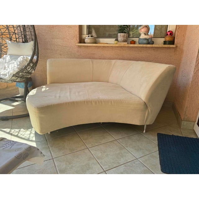 Mid-Century Modern Curved Cream Lounge Settee, 1990s For Sale - Image 3 of 7