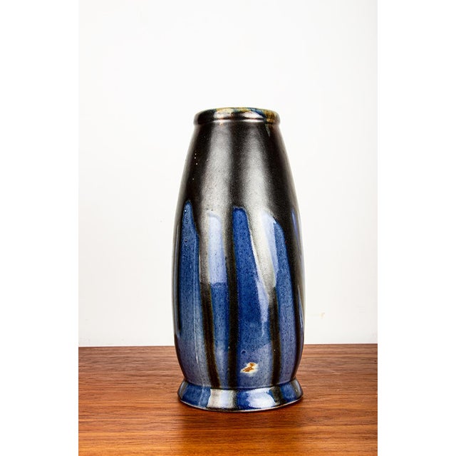 Dimensions : H : 32 cm – D : 10 cm (col) et 16 cm (max). This piece has an attribution mark, I am sure that it is...