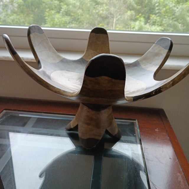 1960s Mid-Century Modern 19" Two-Tone Monkey Pod Wood Lotus Petal Pedestal Centerpiece For Sale - Image 5 of 17