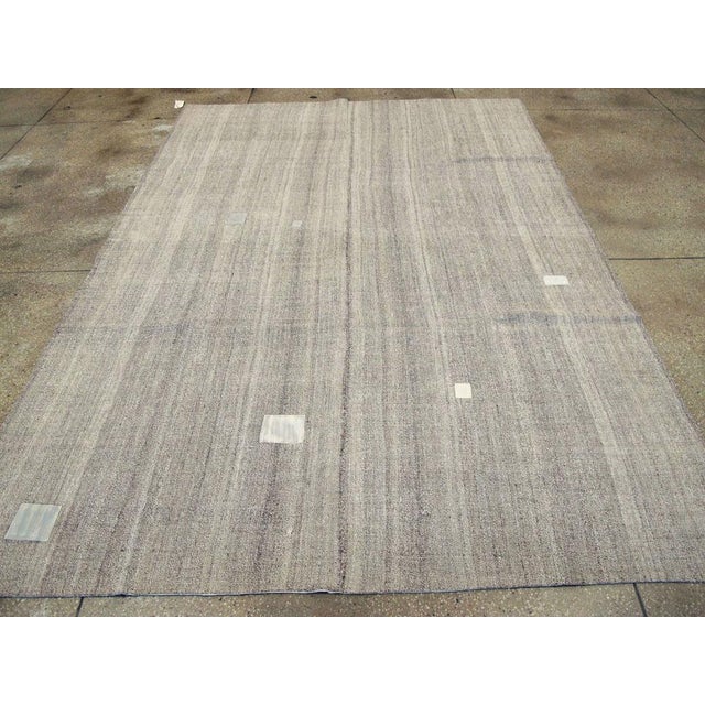 Mid 20th Century Galerie Shabab Collection Mid-20th Century Turkish Flatweave Kilim Rug For Sale - Image 5 of 10