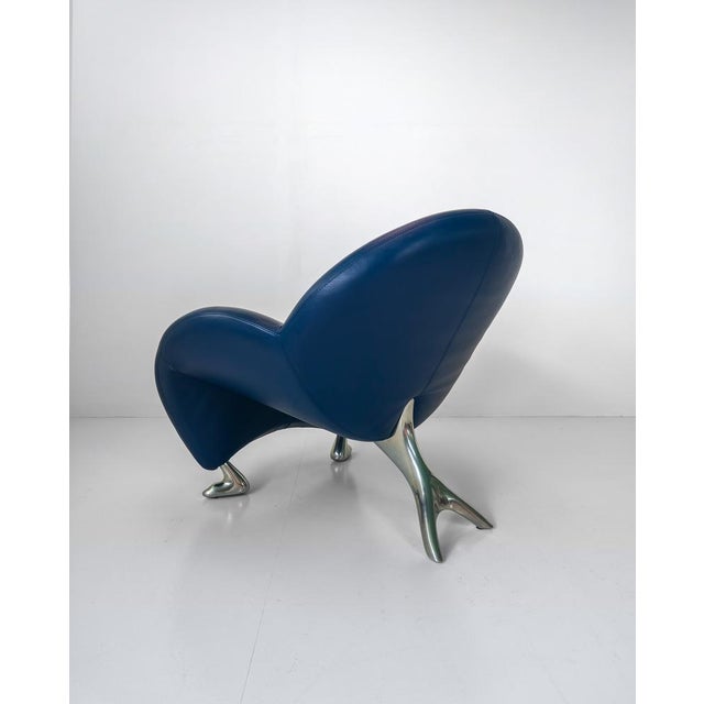 Leolux Papageno armchair, upholstered in blue leather. This iconic model was designed by Jan Armgardt in 1993 and is one...