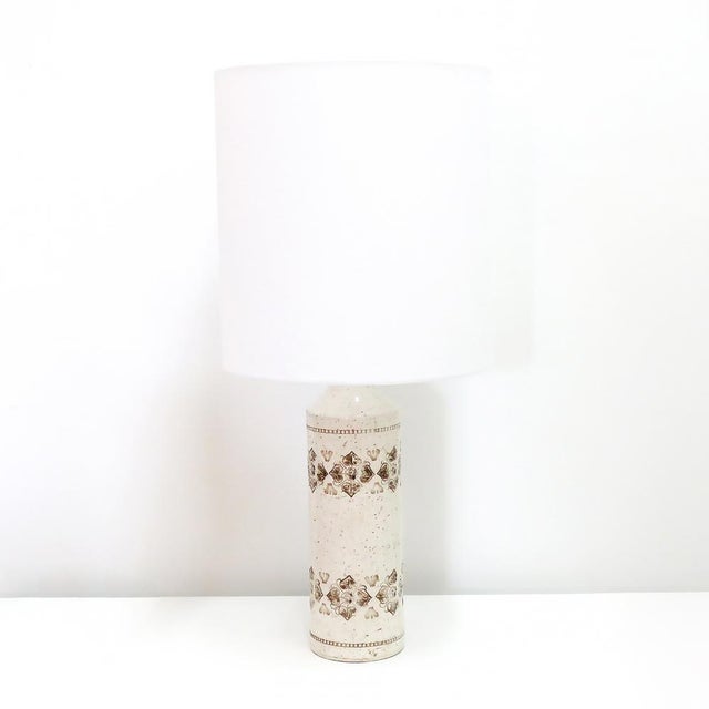 Wonderful glazed ceramic table lamp by Bitossi Sweden, 1960, in a textured, off-white color with brown geometric...