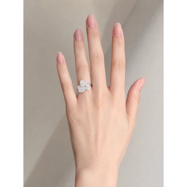 Contemporary Late 20th Century 18K White Gold Diamond Heart Designer Ring Romantic Estate Jewelry, Size 7 For Sale - Image 3 of 3