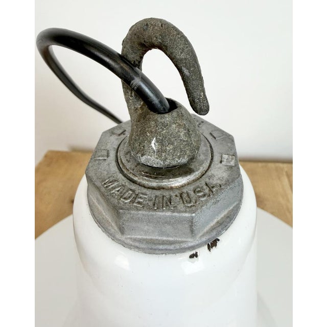 Industrial White Enamel Factory Pendant Lamp from Benjamin, USA, 1960s For Sale - Image 13 of 18