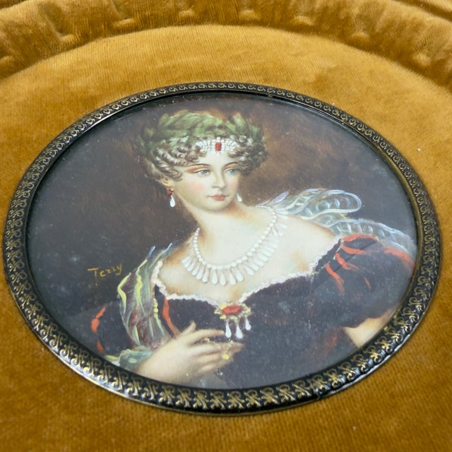 Miniatures with Female Portraits in Vintage Velvet Frames, 20th Century, Set of 2 For Sale - Image 8 of 11