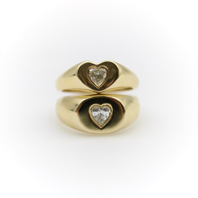 1990s 14k Gold Heart Signet Ring With Heart-Shaped Diamond, Size 6.5 For Sale - Image 9 of 11