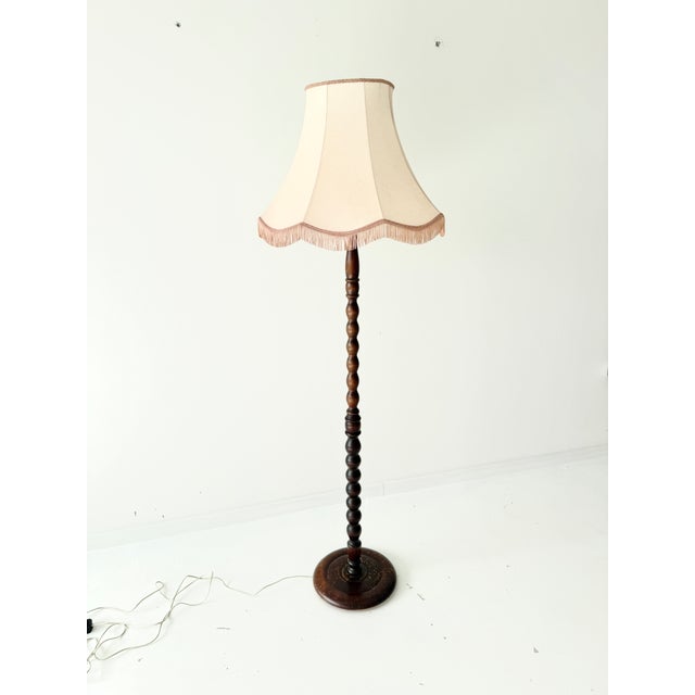 Vintage Art Deco Barley Twist Turned Oak Floor Lamp, 1930s, in Very Good conditions. Designed 1920 to 1949 UK Plug (up to...
