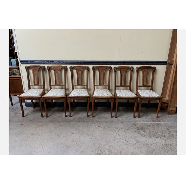 Extendable table, 6 chairs Age: circa 1910 Wood type: solid and veneered walnut Condition: very good, meticulously...