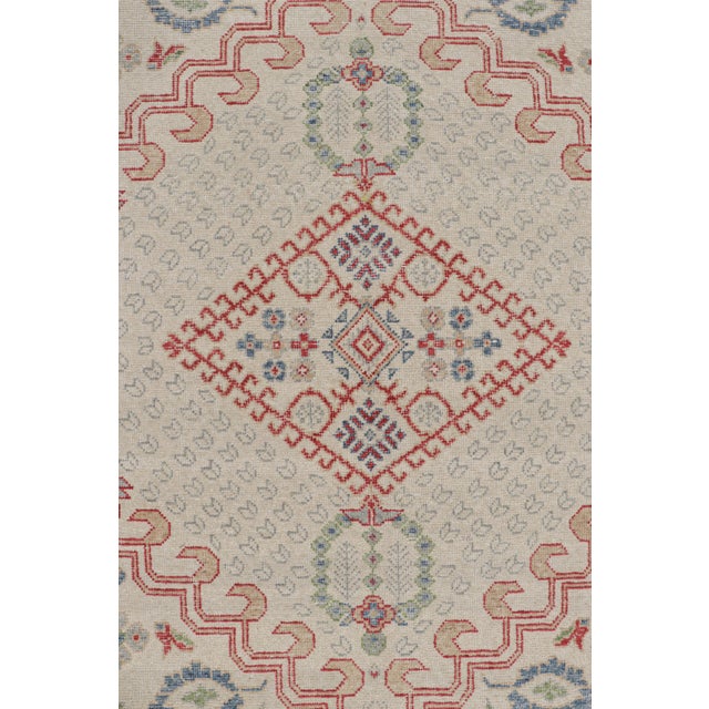 Modern Rug & Kilim’s Distressed Ghiordes Style Rug in Cream, Green, and Red With Medallion For Sale - Image 3 of 7