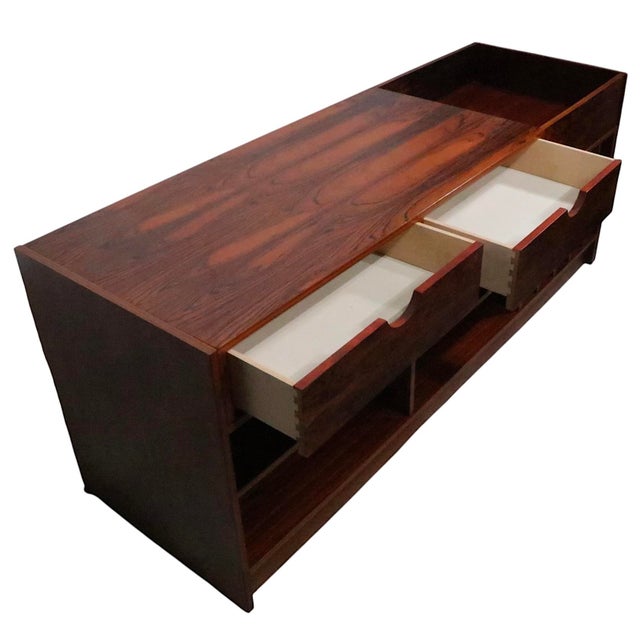 Mid Century Danish Modern Stereo Record Cabinet Rosewood C. 1960/70's For Sale - Image 10 of 16