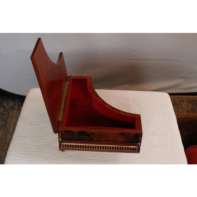 1950s Large Italian Floral Marquetry Inlaid Wood Piano Shaped Music Jewelry Box - Plays "Torna a Surriento" For Sale - Image 14 of 15