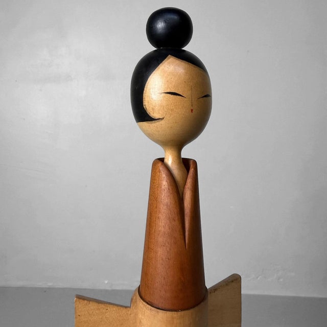 An elegant kokeshi with a long, flowing line and a wonderfully delicate presence. Dimensions: height 47 cm, base diameter...
