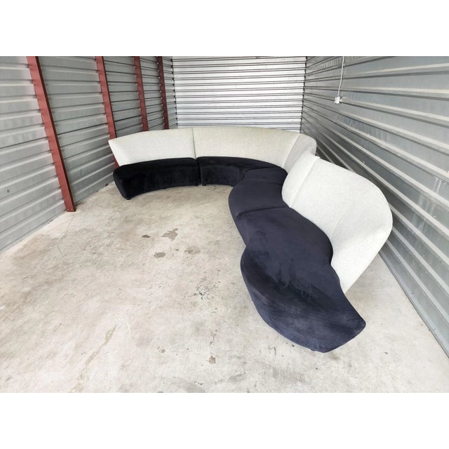Discover the epitome of mid-century modern elegance with this dramatic Bilbao sofa by Vladimir Kagan. Crafted in five...