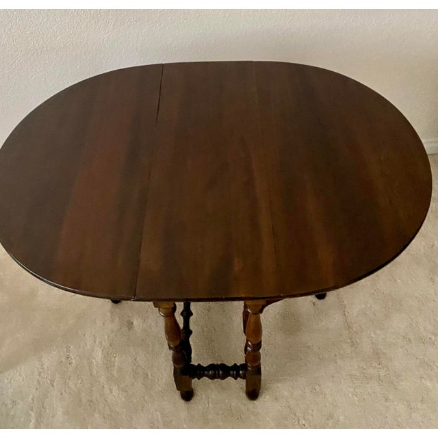Vintage 1930s Oval Gate-Leg Drop-Leaf Table by Elite Furniture Co. Excellent Condition For Sale In Denver - Image 6 of 17