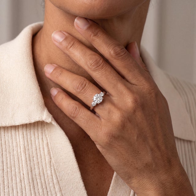 Late 20th Century Platinum 1.18 Carat Brilliant Cut Diamond 3 Across Ring, Size 7 For Sale - Image 4 of 4