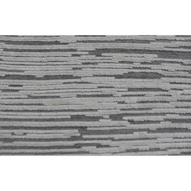 2020s Large Modern Abstract Hi-Low Rug in Light Cream and Dark Gray For Sale - Image 5 of 11