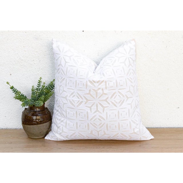 This decorative pillow cover is a beautiful tapestry of history and refined artistry. It features an exquisite array of...