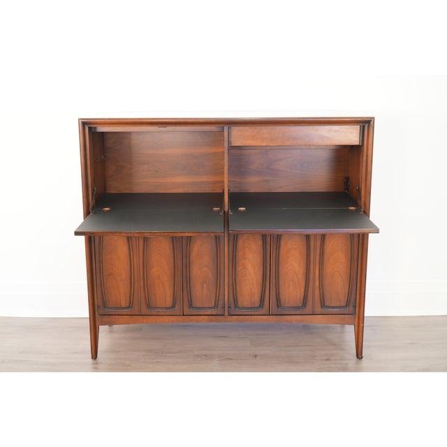 Mid-Century Modern 1960s Broyhill Emphasis "Butler Pantry" Bar Cabinet For Sale - Image 3 of 15