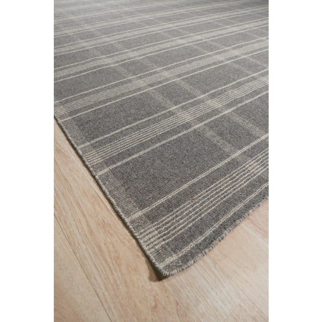 Contemporary 5x8 Graceful Quinn Gray Geometric Modern Flatweave Wool Carpet Rug For Sale - Image 3 of 9