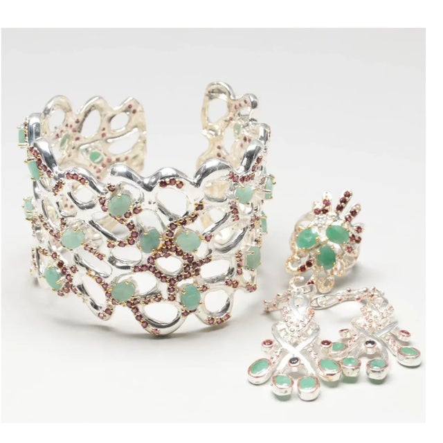 1990s Artisan Sterling Silver, Emerald, Rhodolite Garnet & Sapphire Cuff Bracelet For Sale - Image 4 of 5