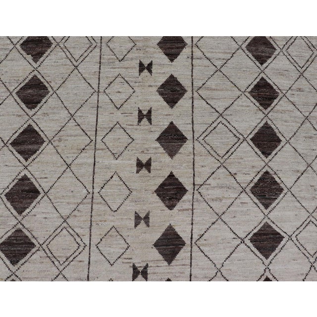 Early 21st Century Casual Modern Design Moroccan Style Rug in Bold Brown Motifs White/Ivory Tones 10'1 X 14'3 For Sale - Image 5 of 13