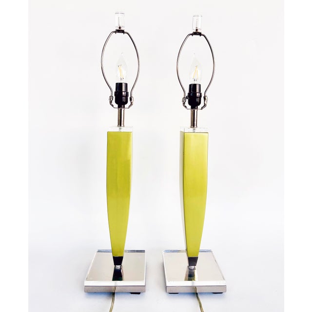 Late 20th Century Mid-Century Modern Lucite Table Lamps With Shades and Lucite Finials, a Pair For Sale - Image 4 of 6