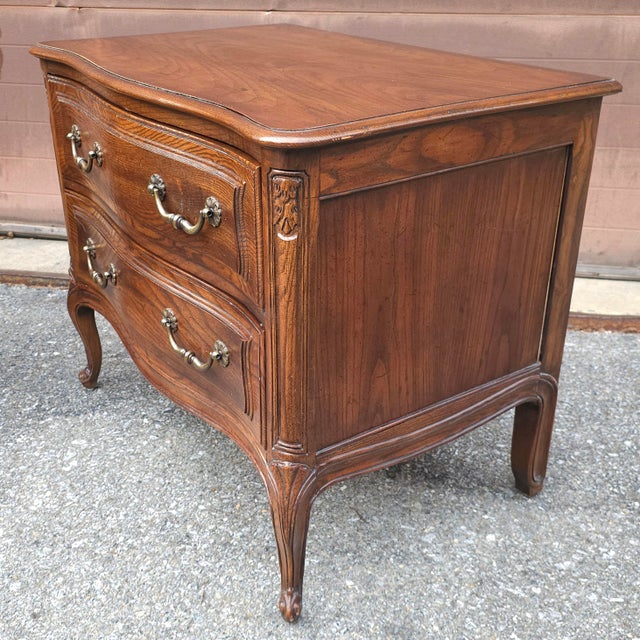 Brown Mid 20th Century Pair of Henredon Four Centuries Provincial Oak Commode Bedside Chest of Drawers For Sale - Image 8 of 15