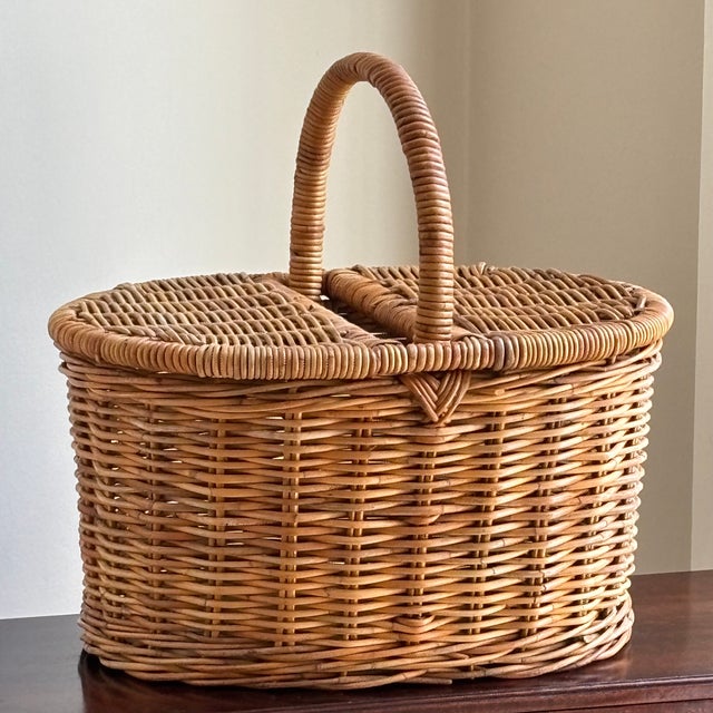 Large French-Style Wicker Picnic Basket For Sale - Image 13 of 15